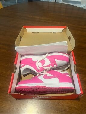 Nike Kids Low-Top Sneakers in Pink and White